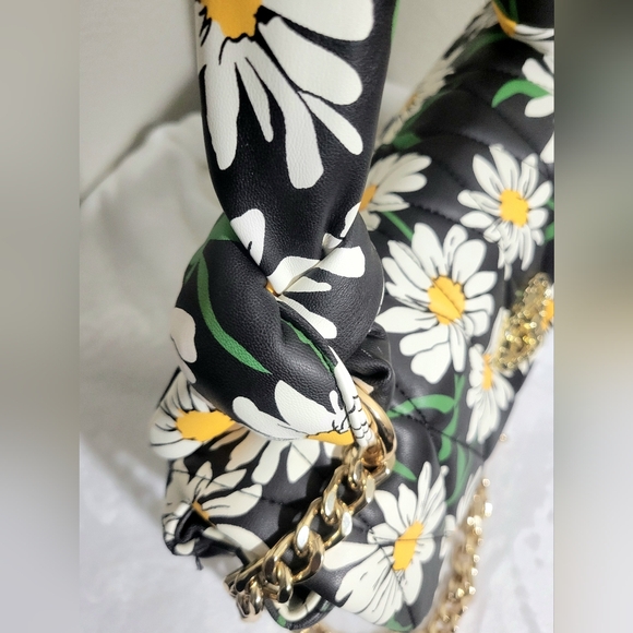 Betsey Johnson Quilted Puffed Daisy Print Bag. - Picture 4 of 10